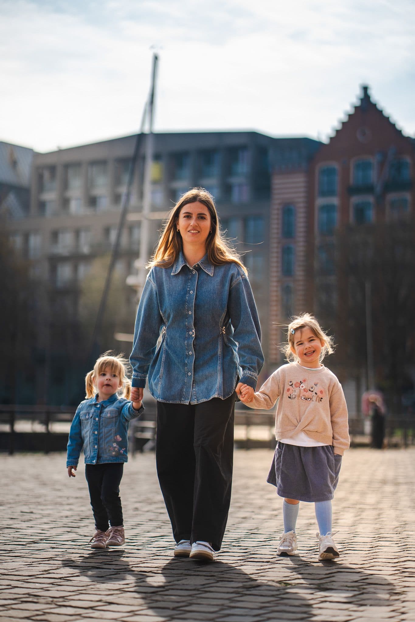 Ouder en kind samen thuis