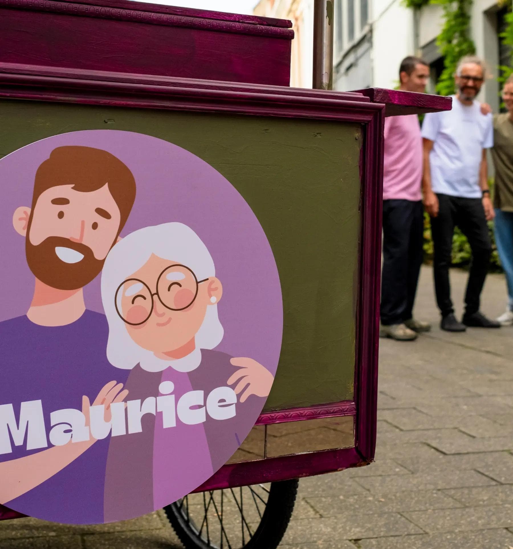Maurice & Nora teamlid met branding